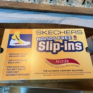 Skechers Hands free Slip-in Arch fit shoes. Taupe. Size 9